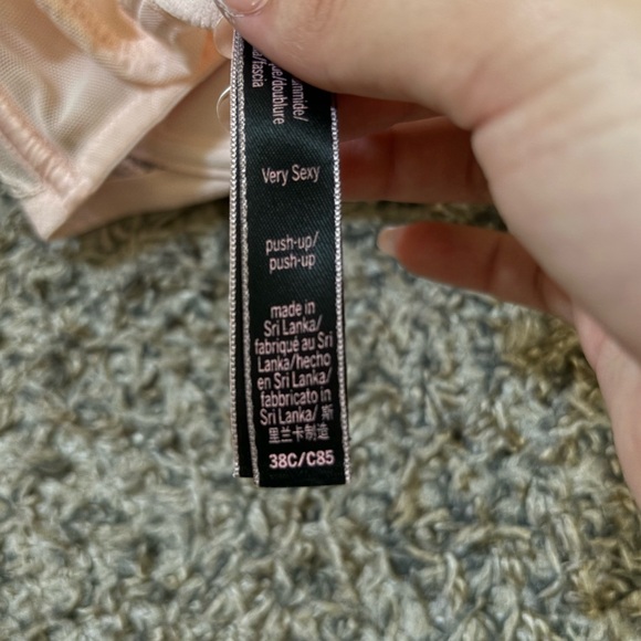 Woman’s Victoria’s Secret Bombshell Bra - Picture 5 of 5